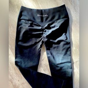 Scrunch butt leggings for workout. Make your butt look hot! 🔥